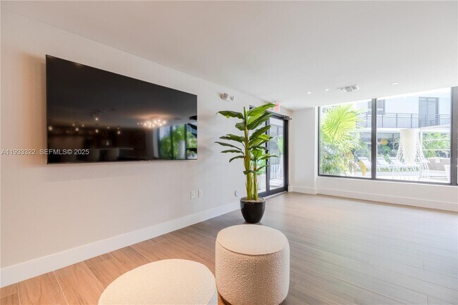 Building Photo - 1005 Spring Garden Rd