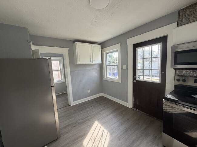 Building Photo - 3586 W 47th St
