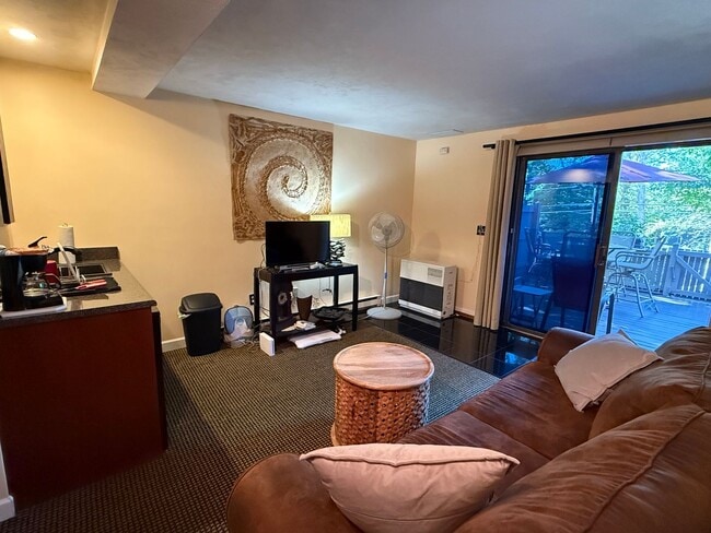 Building Photo - Charming 3-Bedroom Condo in Laconia, NH – ...