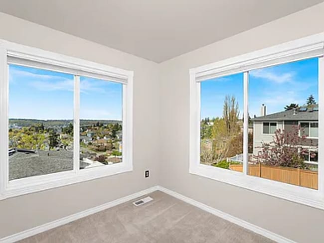 Building Photo - Spacious 3-Story Home with 2 Car Garage and Large Deck!