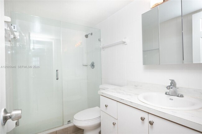 Building Photo - 500 NE 26th St