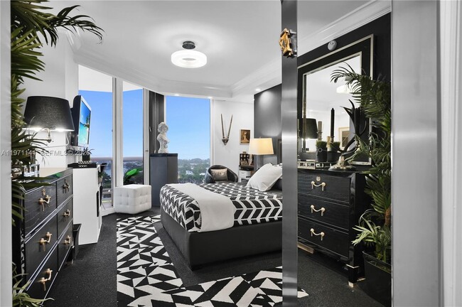 Building Photo - 4775 Collins Ave