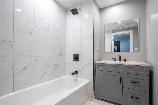 Building Photo - 4624 N Springfield Ave