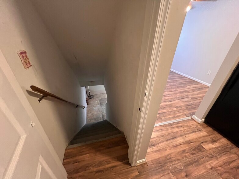 Stairs to Unfinished Basement - 525 W Mosher St