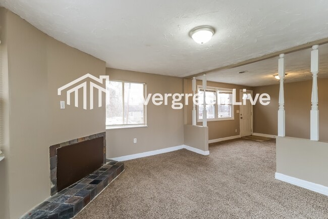 Building Photo - 107 W Leslie Ave