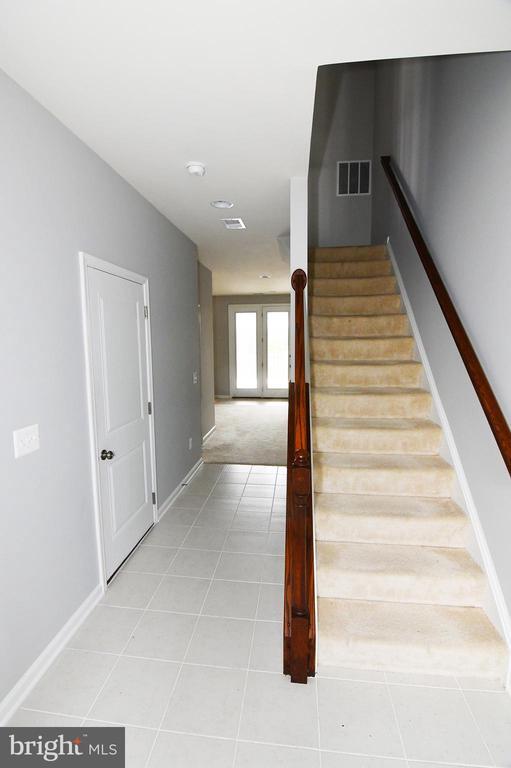 Building Photo - 165 Solara Dr