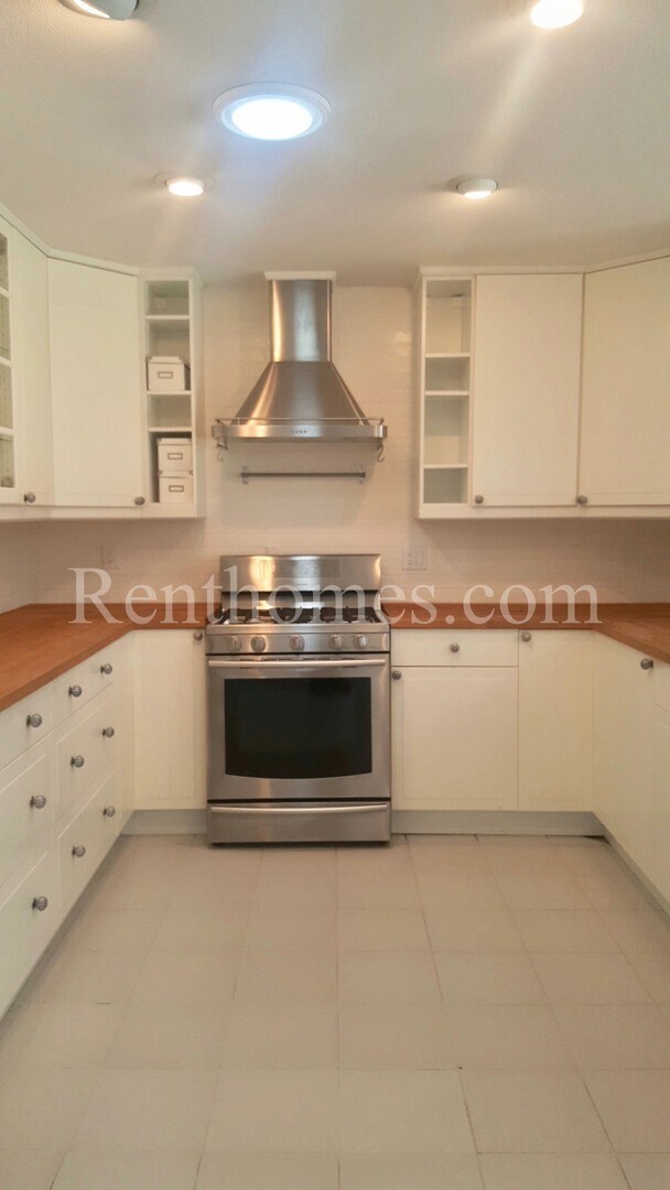 Building Photo - 10019 Knight Dr