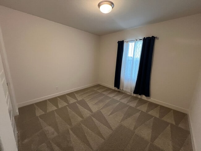 Building Photo - Beautiful Home With Large Primary Suite, Multiple Living Rooms, and more!