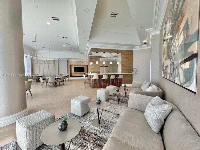 Building Photo - 16500 Collins Ave