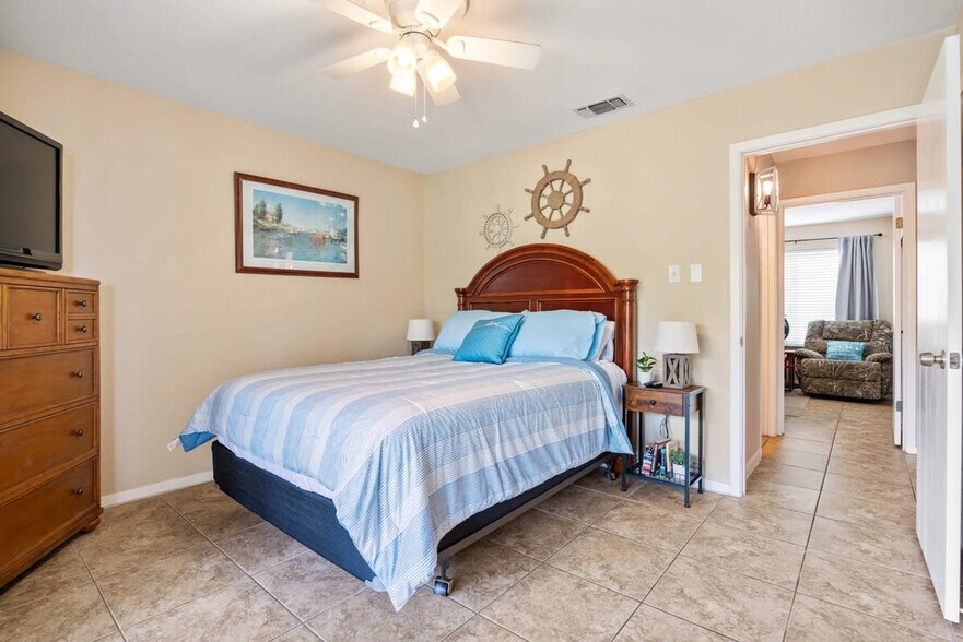 Building Photo - 1029 Parkview Dr