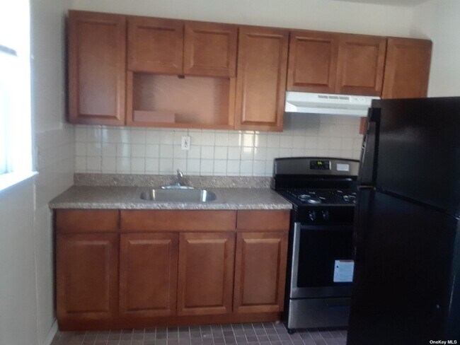 Building Photo - 214-36 112th Rd