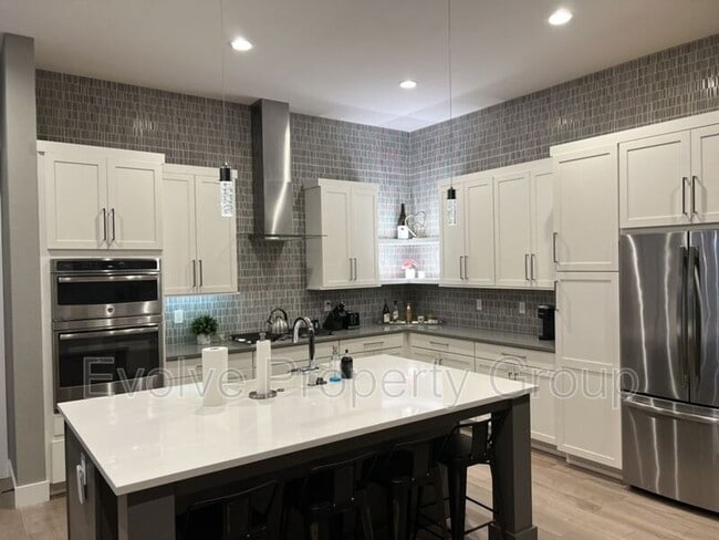 Building Photo - 183 Orange Pl