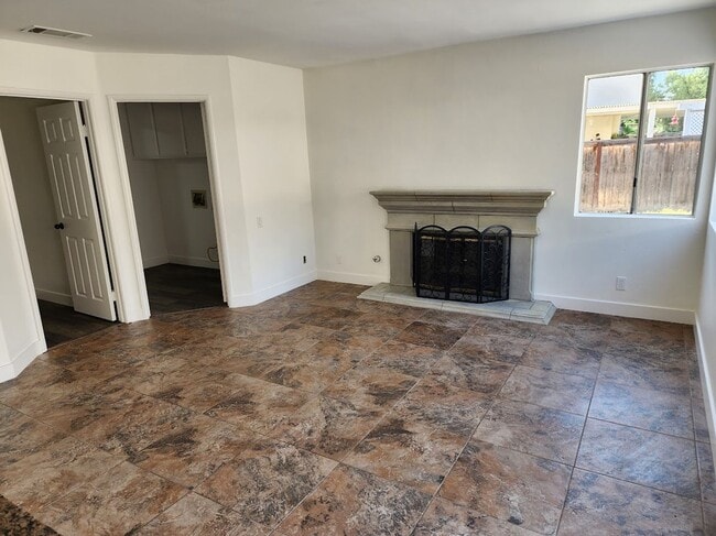 Building Photo - Newly Remodeled Home in Temecula on Huge L...