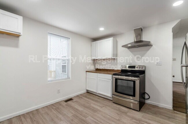 Building Photo - 483 S Champion Ave