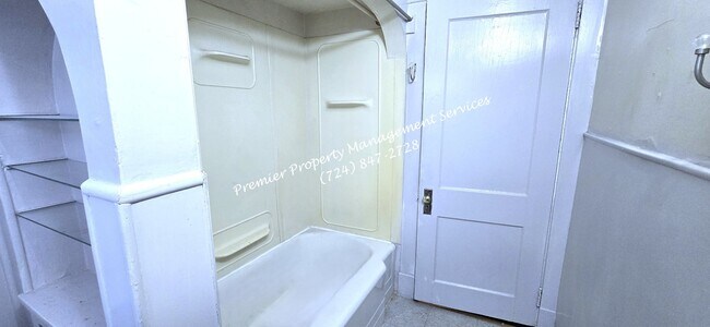 Building Photo - 404 Center Ave