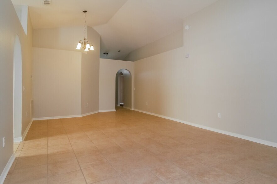 Building Photo - 4650 Salamander St