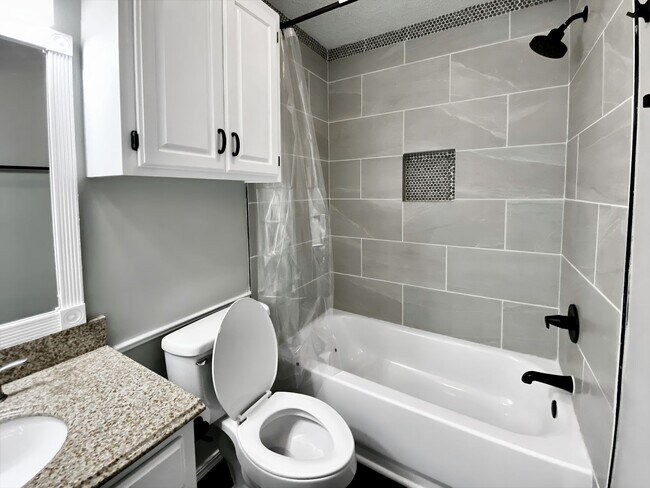 Building Photo - Stylish & Convenient 3/2/2 Home in Jenks