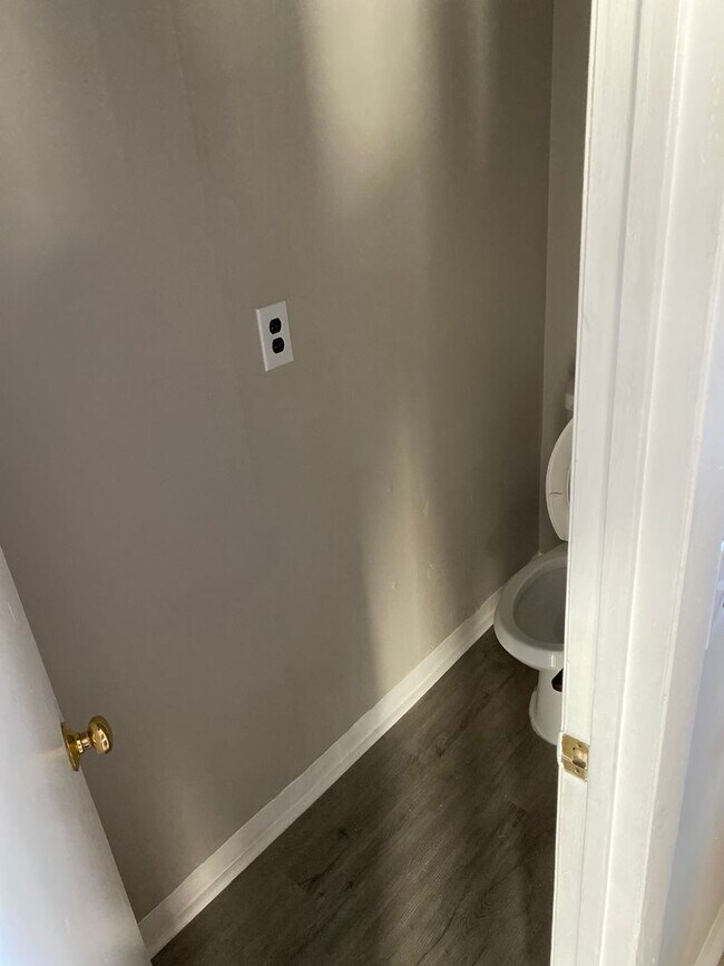 Building Photo - 1125-1127 Pittston Ave