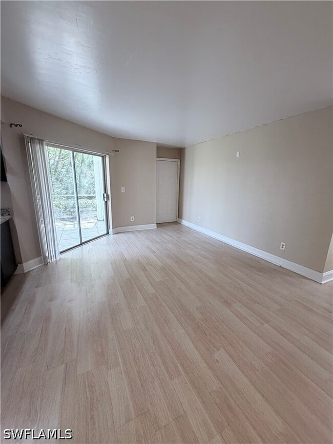 Building Photo - 190 Santa Clara Dr