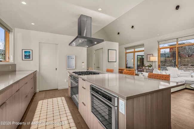 Building Photo - 113 Valley Ct