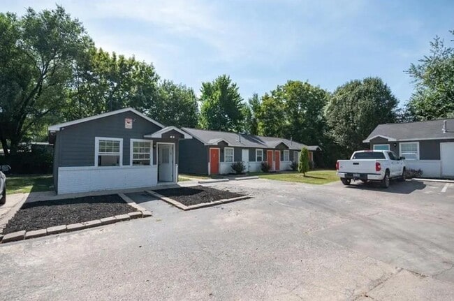 Building Photo - 413 Ewalt Ave