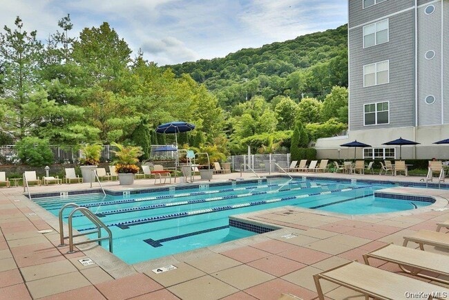 Building Photo - 3203 Leeward Dr