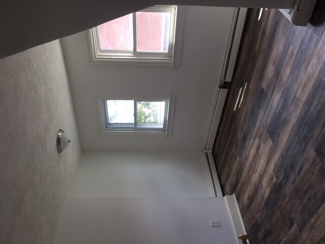 Building Photo - 349 Thayer St