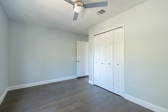 Building Photo - Beautiful 3 bedroom, 2.5 bathroom home in Gracywoods!