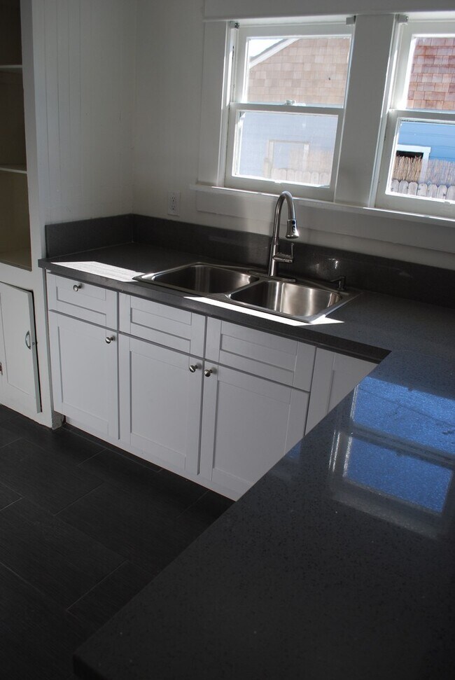 Building Photo - 793