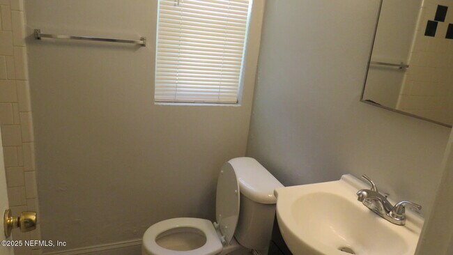 Building Photo - 5347 Baycrest Rd