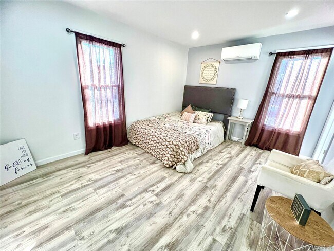 Building Photo - 128 W Main St