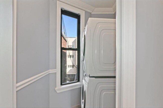 Building Photo - 532 38th St