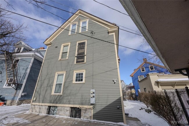 Building Photo - 507 W Delavan Ave