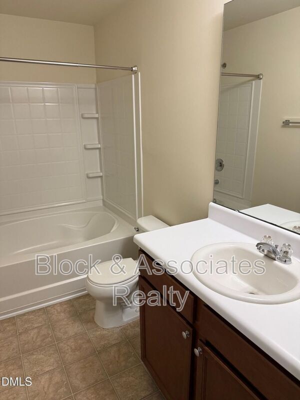 Building Photo - 8527 Quarton Dr