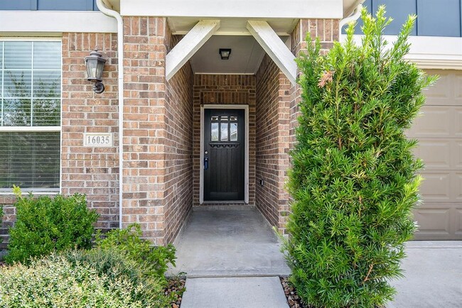 Building Photo - 16035 Dehay Ln
