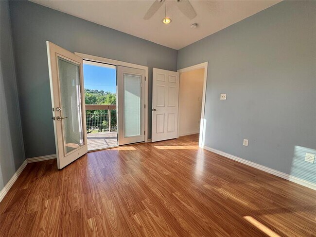 Building Photo - 3210 R O Dr