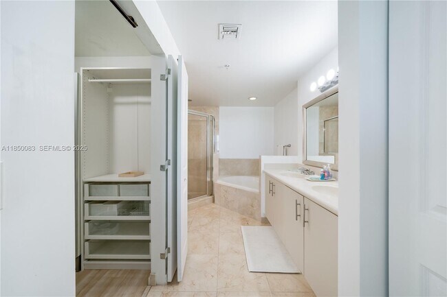 Building Photo - 7910 Harbor Island Dr