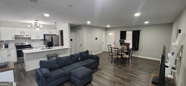 Building Photo - 8975 Ashwood Dr