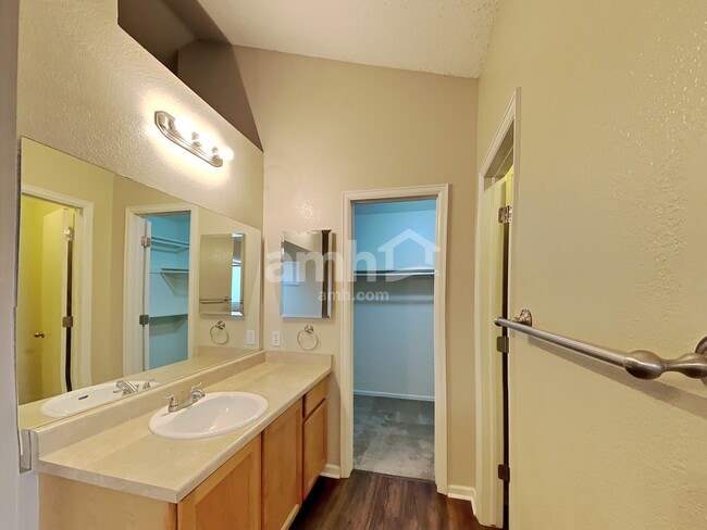 Building Photo - 2108 Hibbard Ln