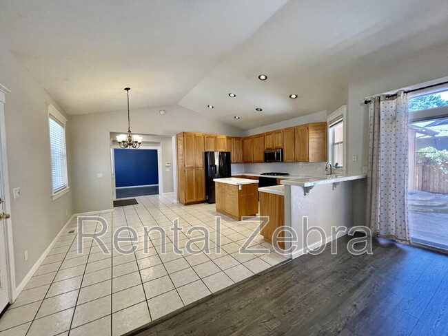 Building Photo - 233 Craftman Ct