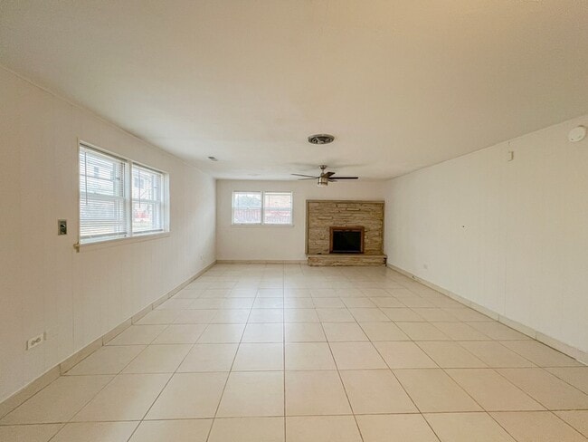 Building Photo - 4716 Thatcher Ave