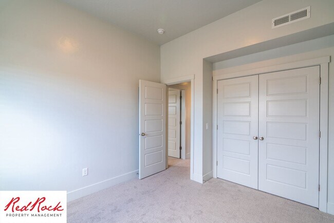 Building Photo - Innovative Design! 4 Bedroom Home in the Beautiful Desert Playa Community