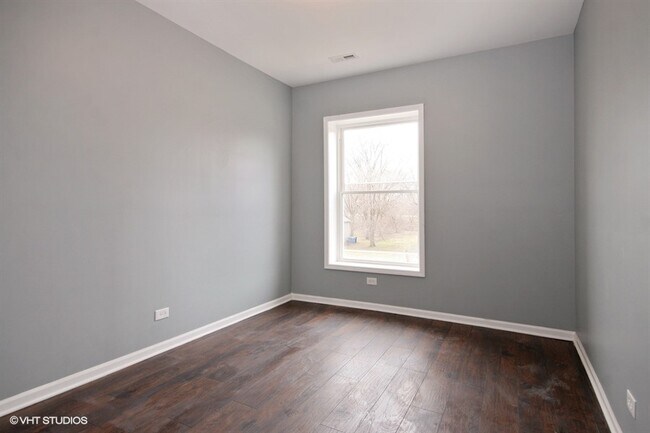 Building Photo - 7311 S Stewart Ave