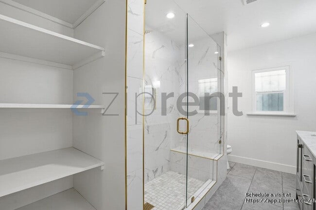 Building Photo - 1421 Stearns Dr