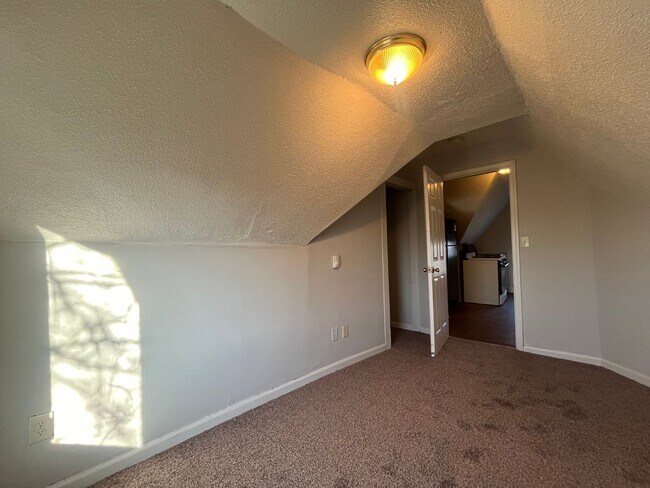 Building Photo - 666 Sims Ave