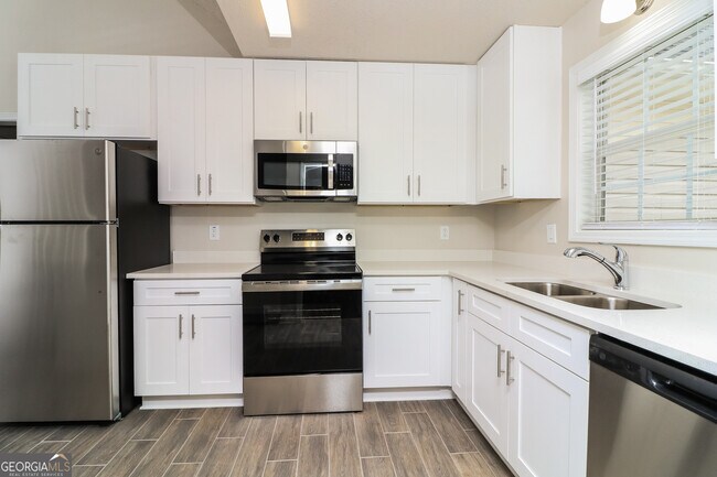 Building Photo - 40 Berkshire Trce