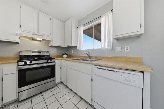 Building Photo - 251 Meyers Ave