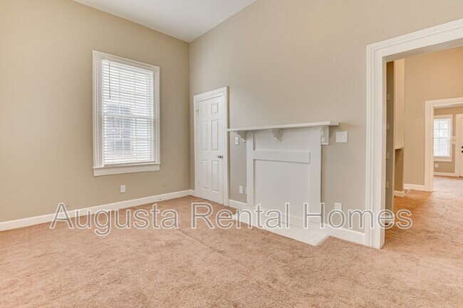 Building Photo - 515 3rd St