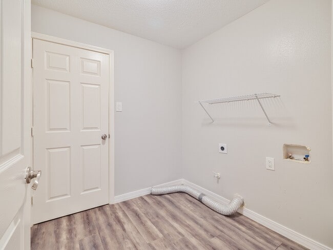Building Photo - 12929 Kingsbridge Ln