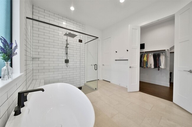 Building Photo - 1015 Oak Briar Ln